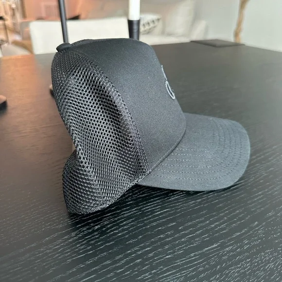 ALO Yoga Black Mesh Cap - Picture 3 of 3